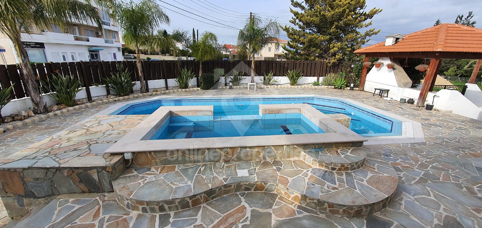 To change image, hover mouse over thumbnails below