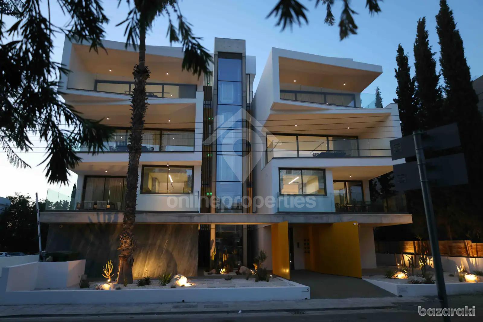 To change image, hover mouse over thumbnails below