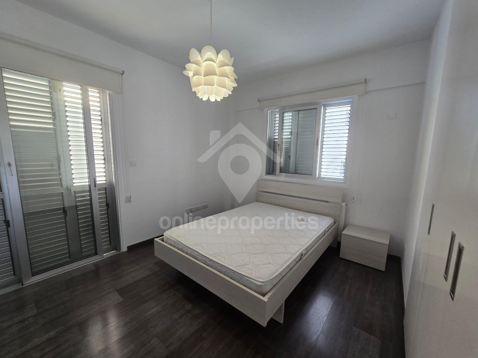 To change image, hover mouse over thumbnails below