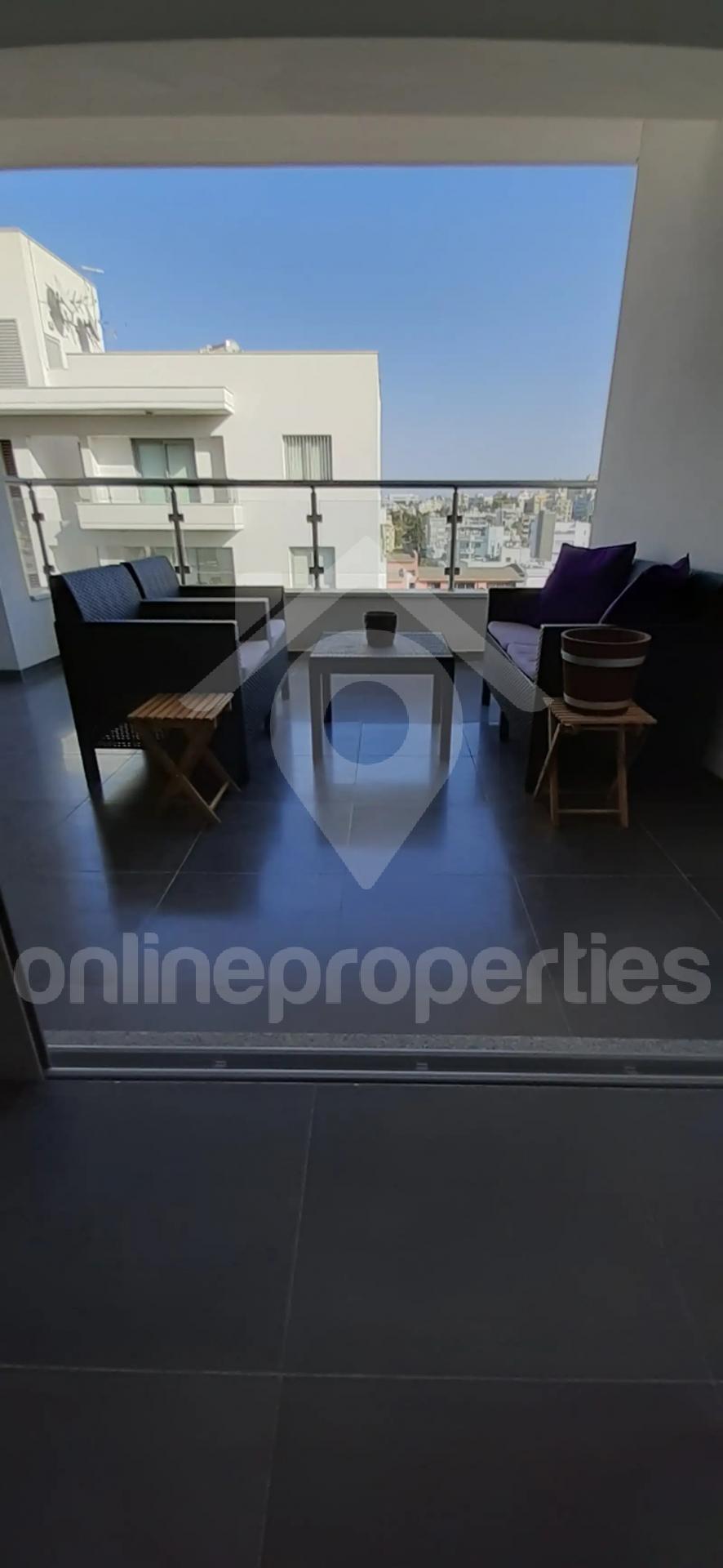 To change image, hover mouse over thumbnails below