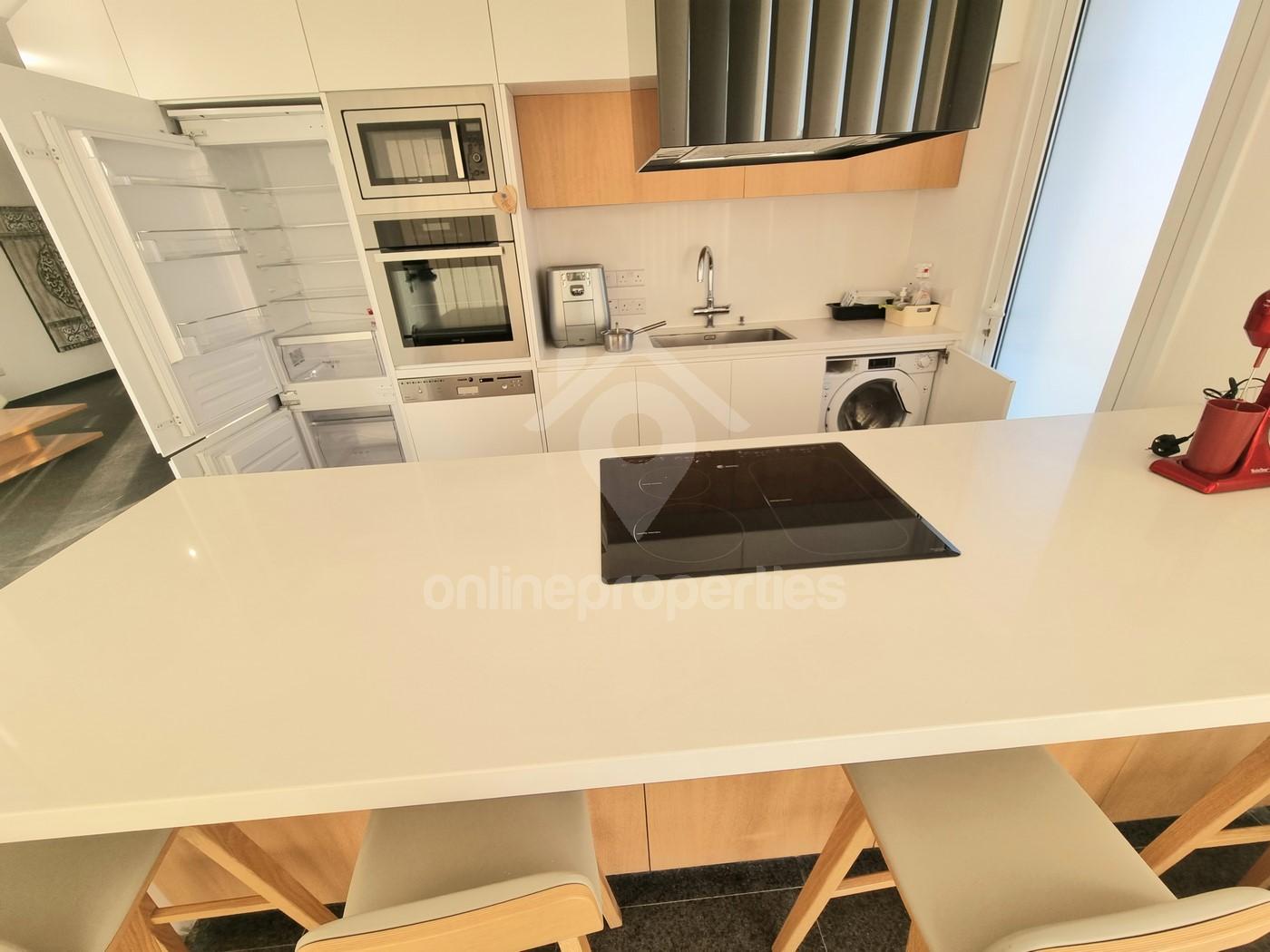 To change image, hover mouse over thumbnails below