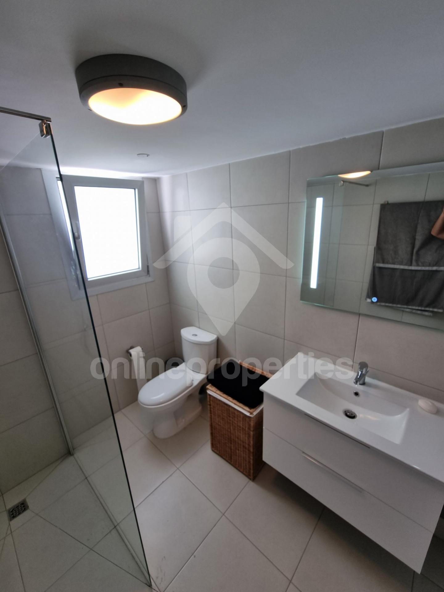 To change image, hover mouse over thumbnails below