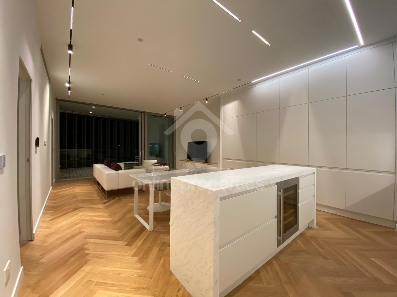 To change image, hover mouse over thumbnails below