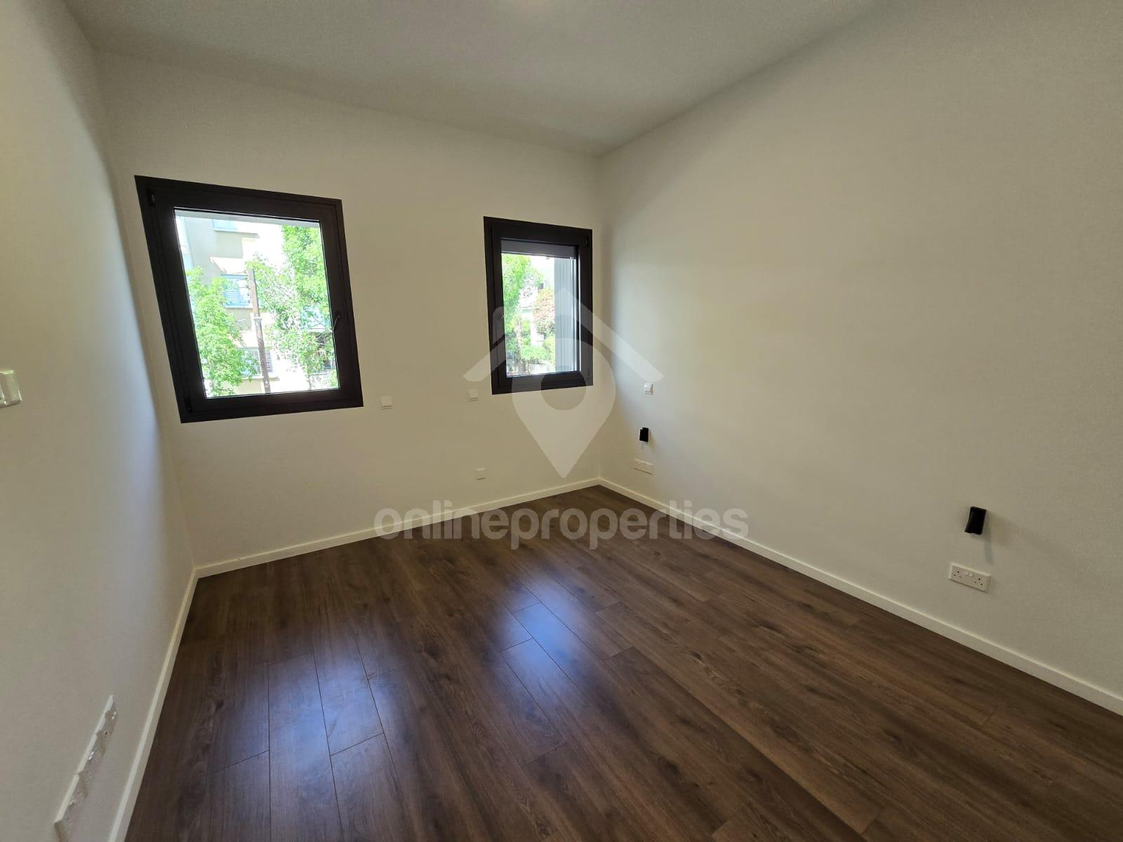 To change image, hover mouse over thumbnails below