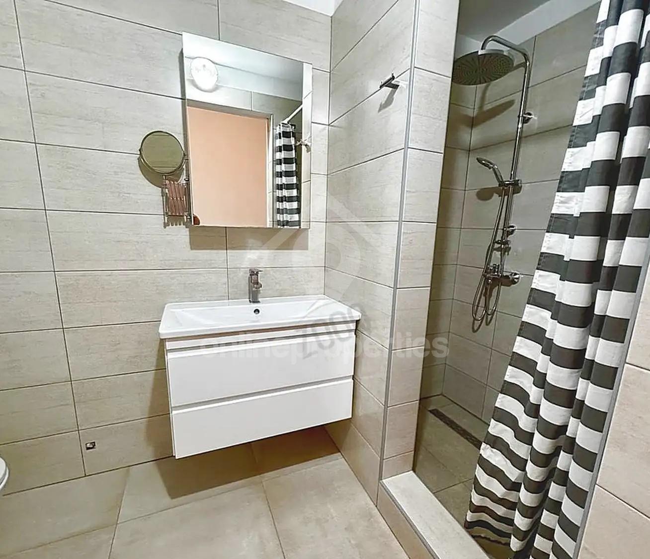 To change image, hover mouse over thumbnails below