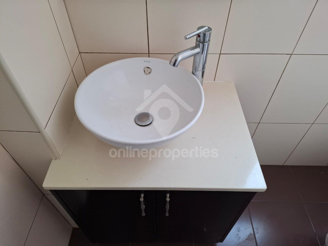 To change image, hover mouse over thumbnails below