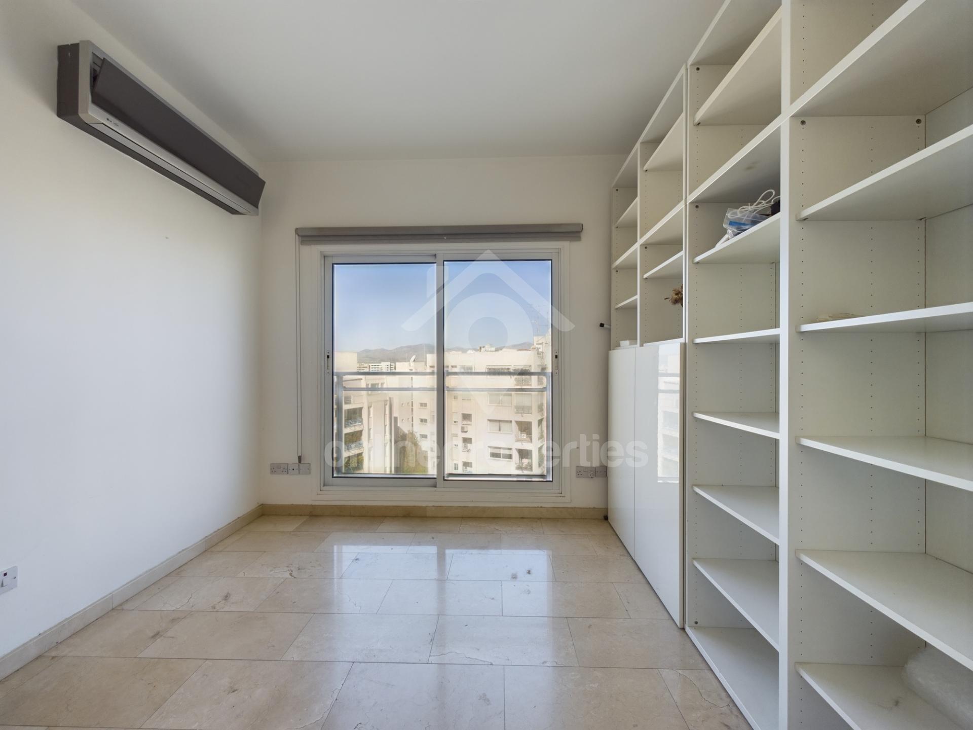 To change image, hover mouse over thumbnails below