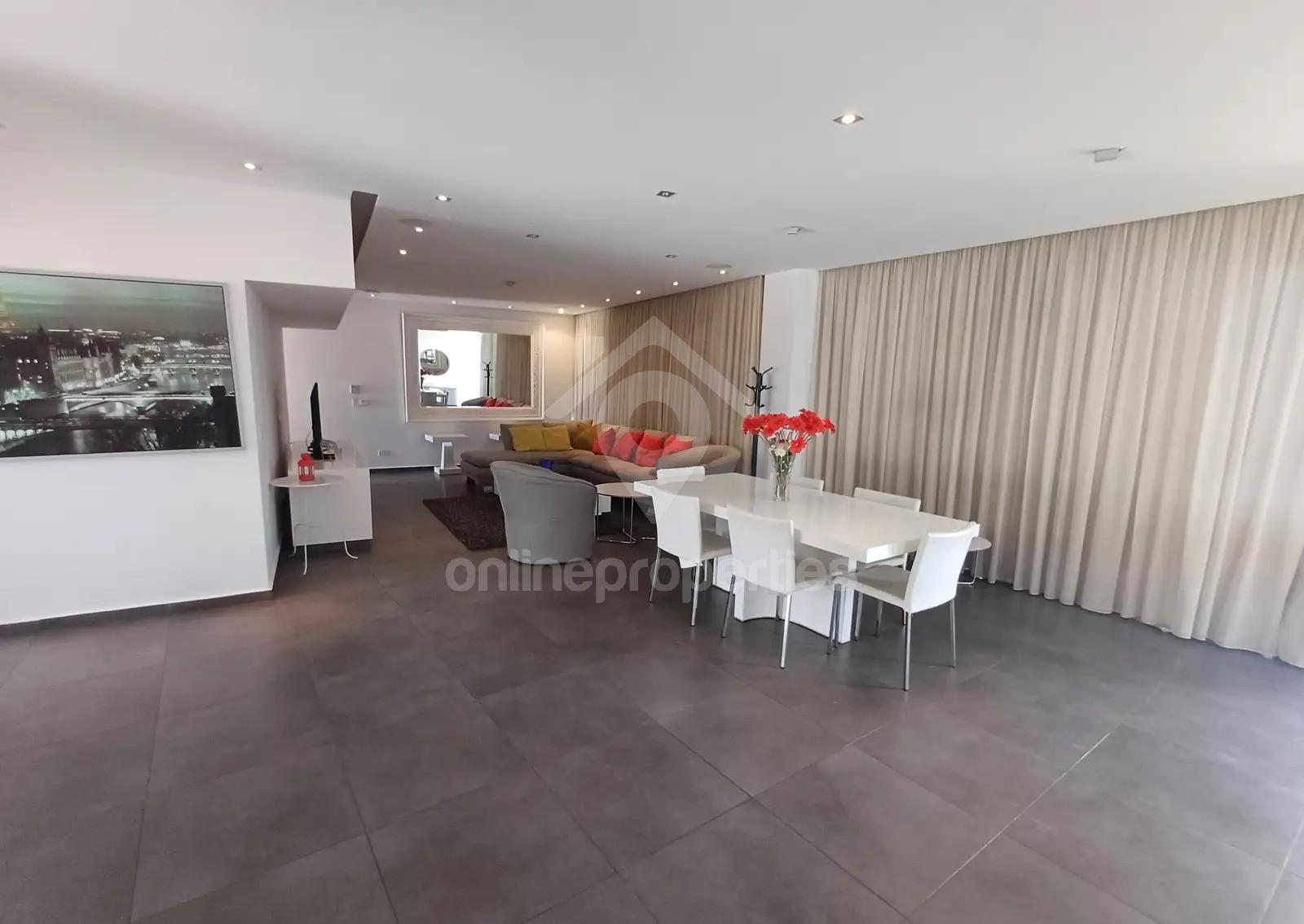 To change image, hover mouse over thumbnails below