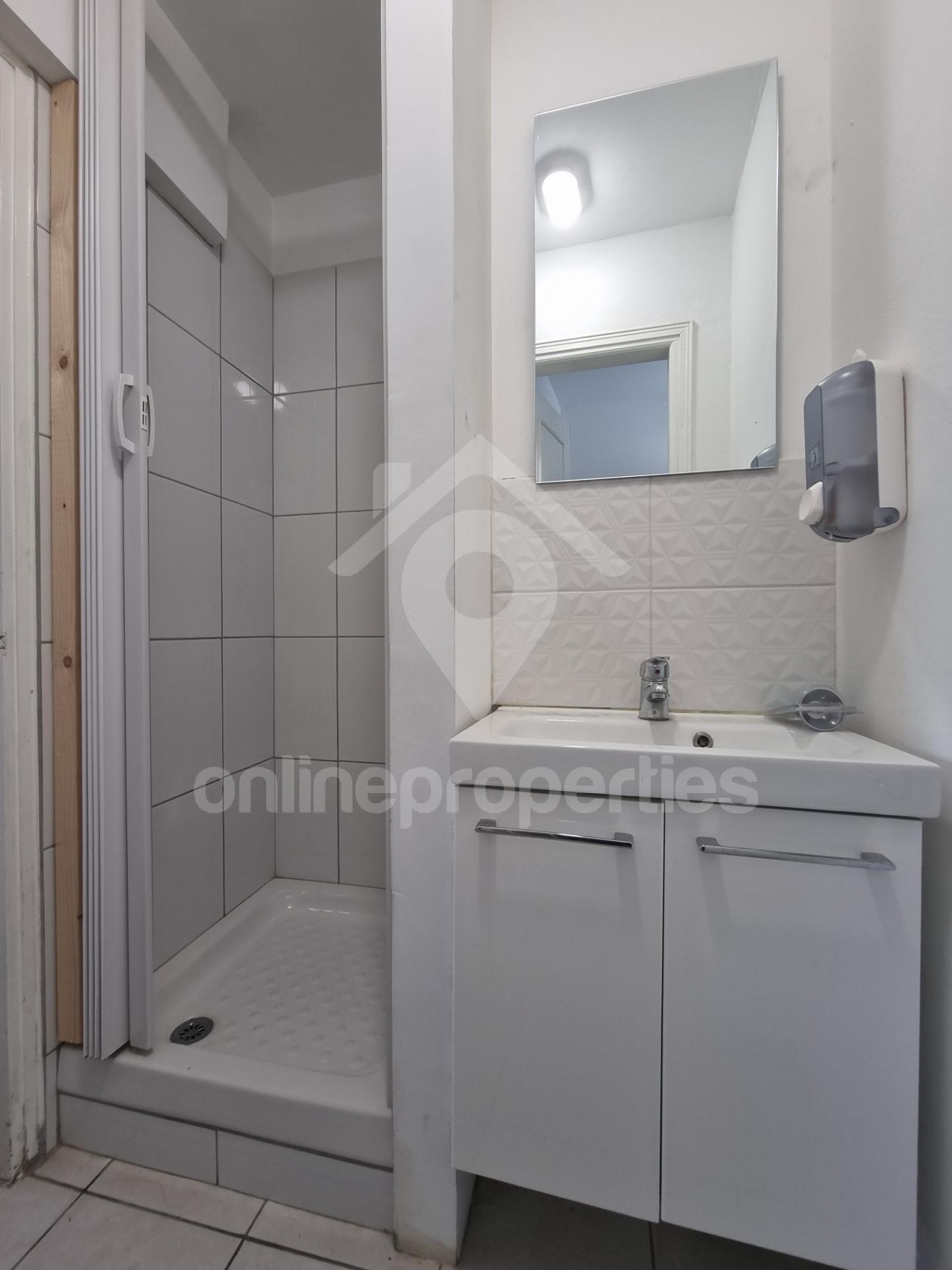 To change image, hover mouse over thumbnails below