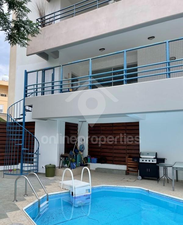 To change image, hover mouse over thumbnails below