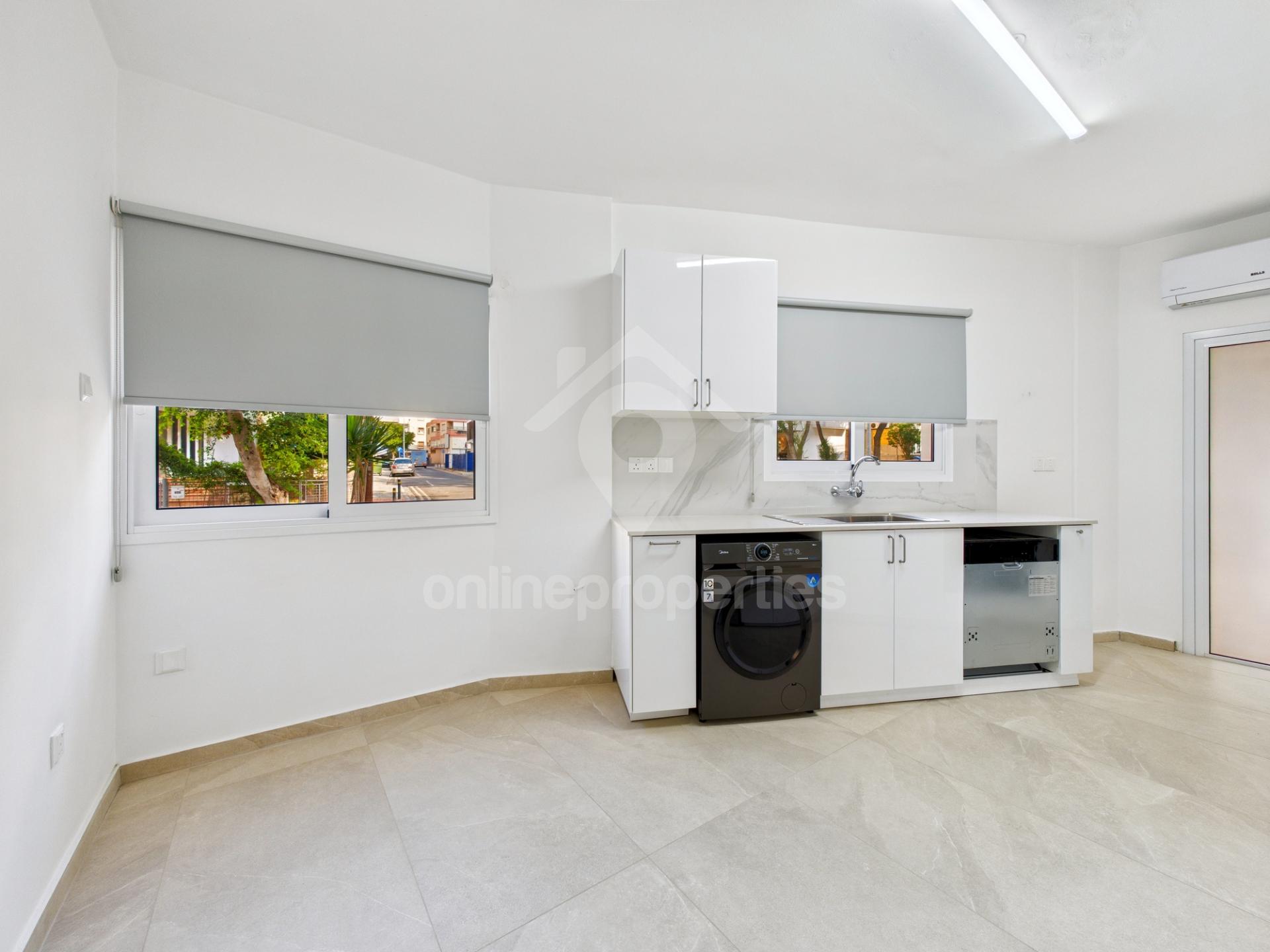 To change image, hover mouse over thumbnails below