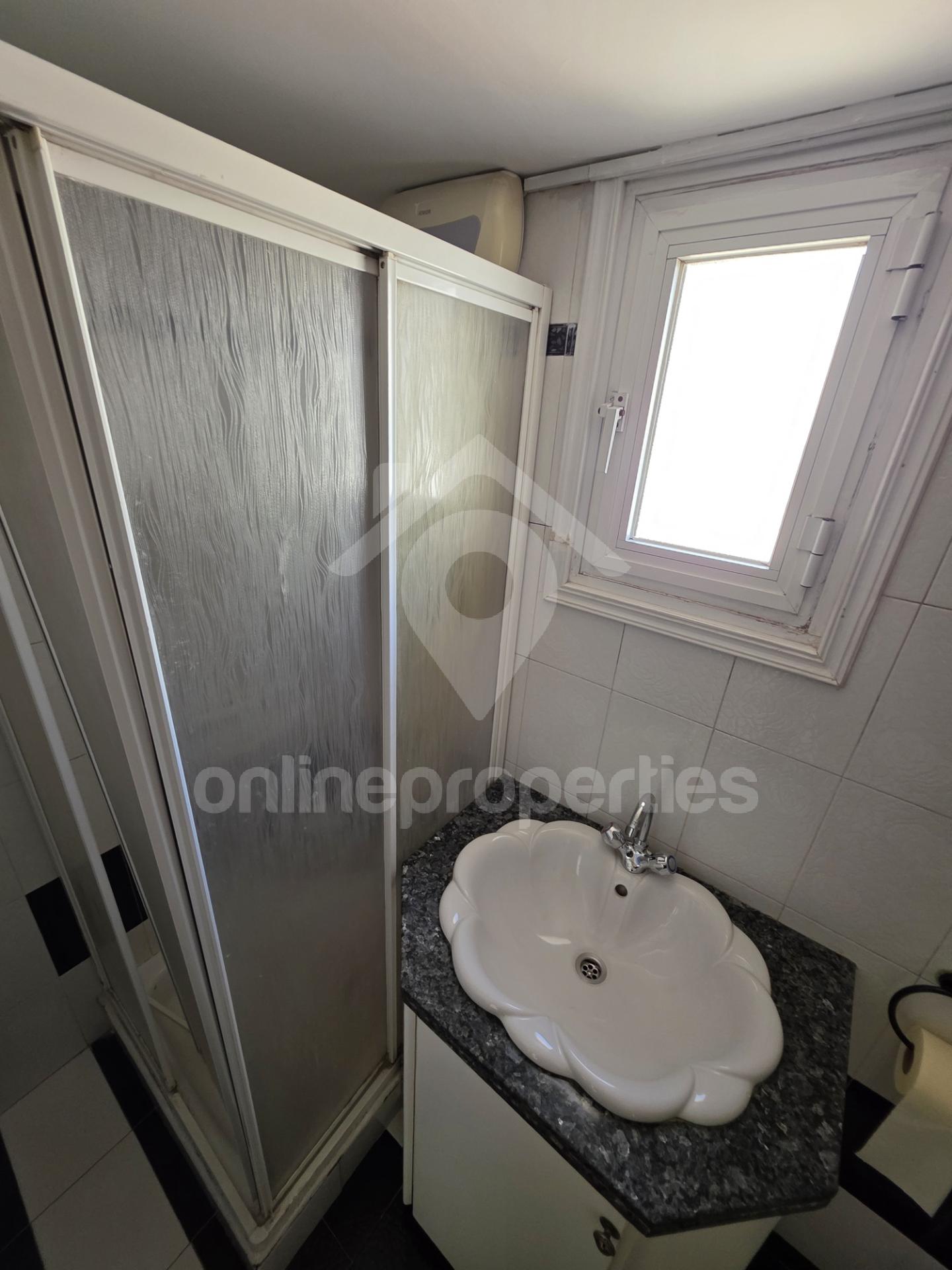 To change image, hover mouse over thumbnails below