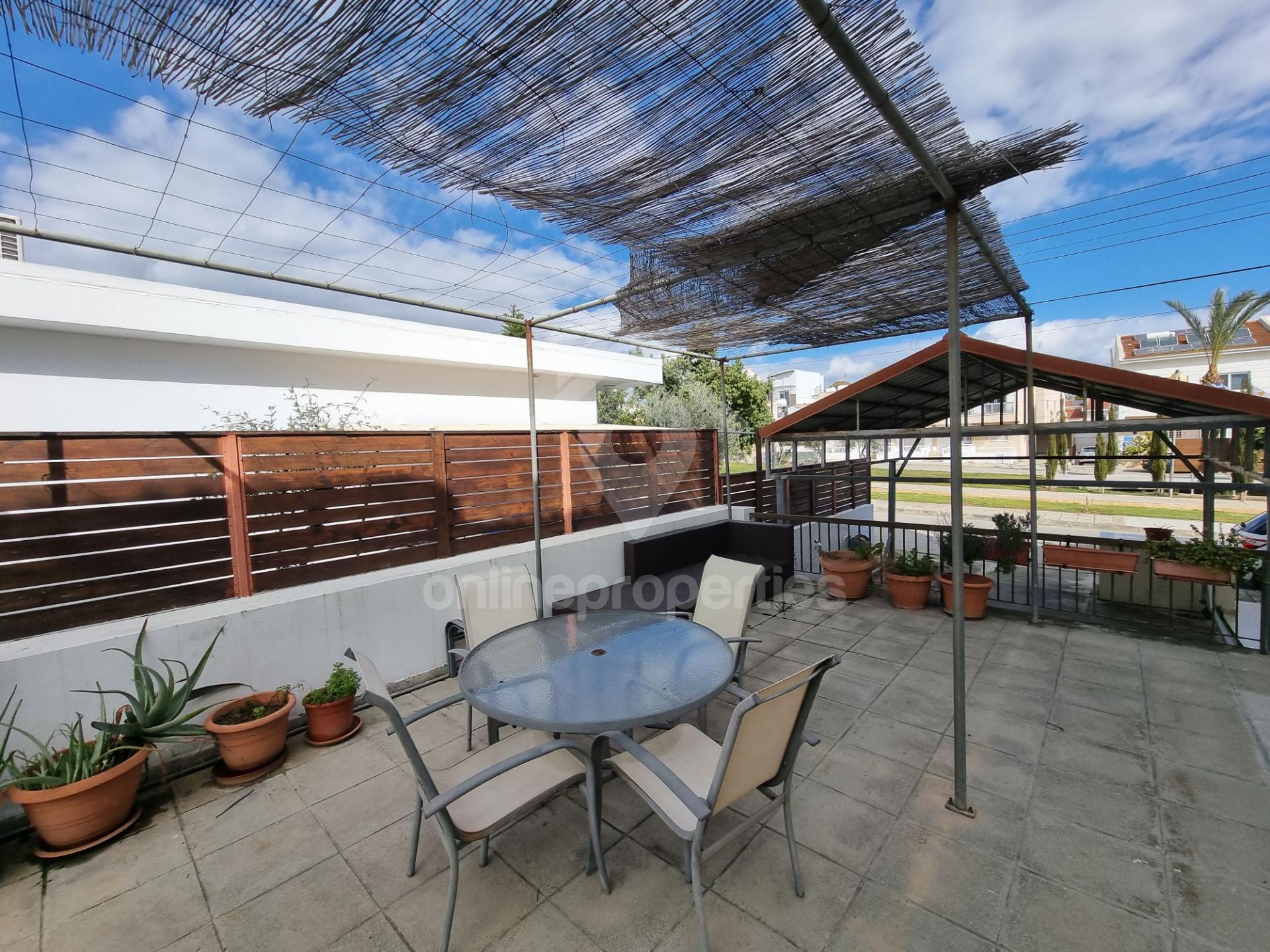 To change image, hover mouse over thumbnails below