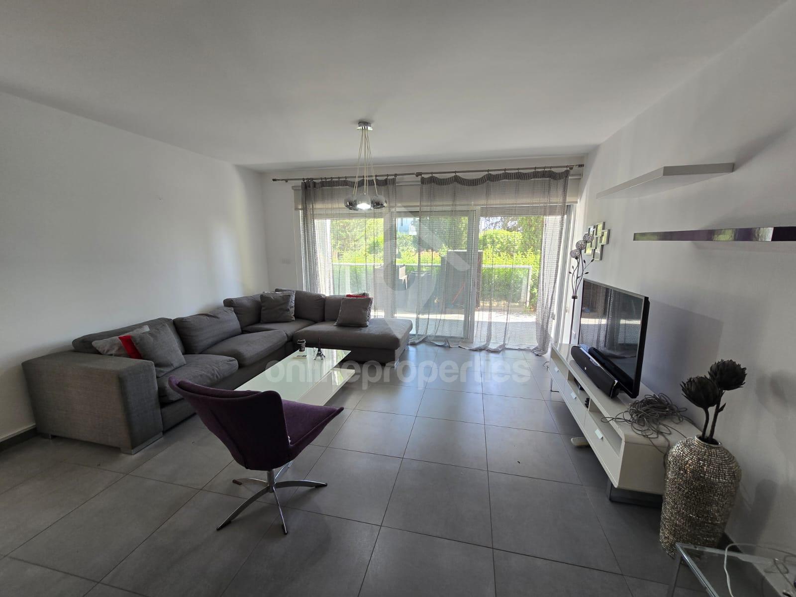 To change image, hover mouse over thumbnails below