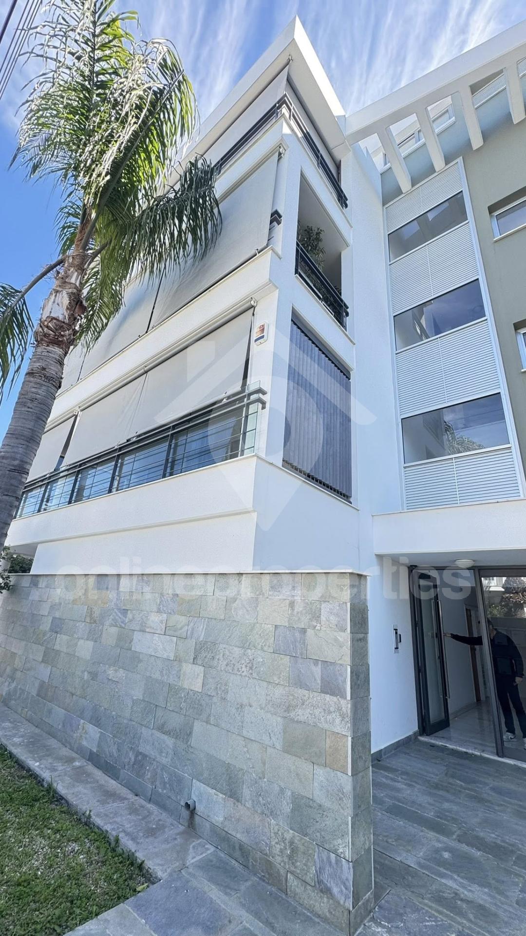 To change image, hover mouse over thumbnails below