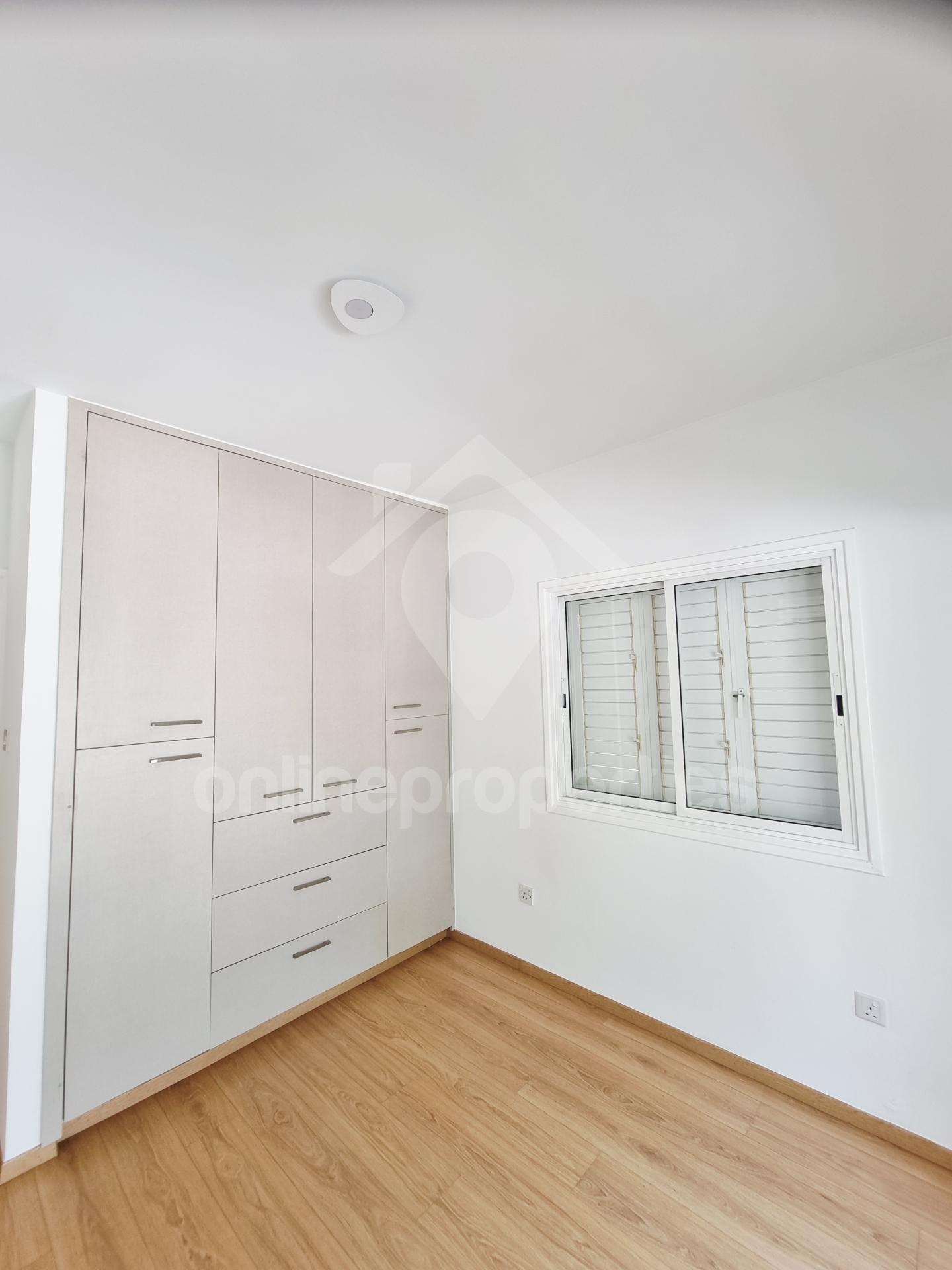 To change image, hover mouse over thumbnails below