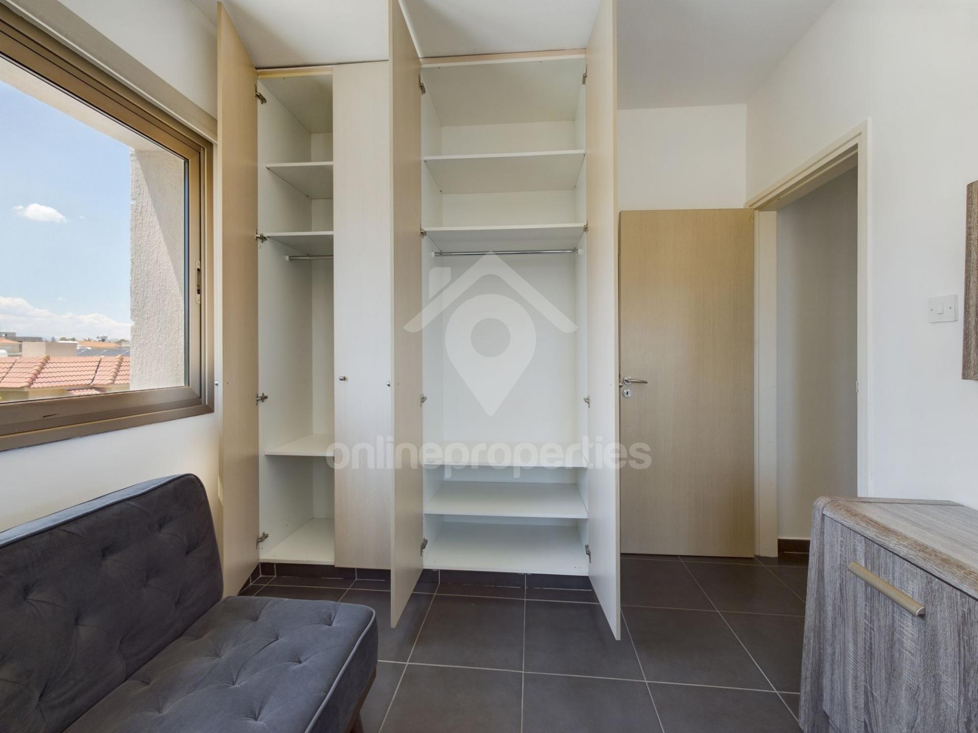 To change image, hover mouse over thumbnails below