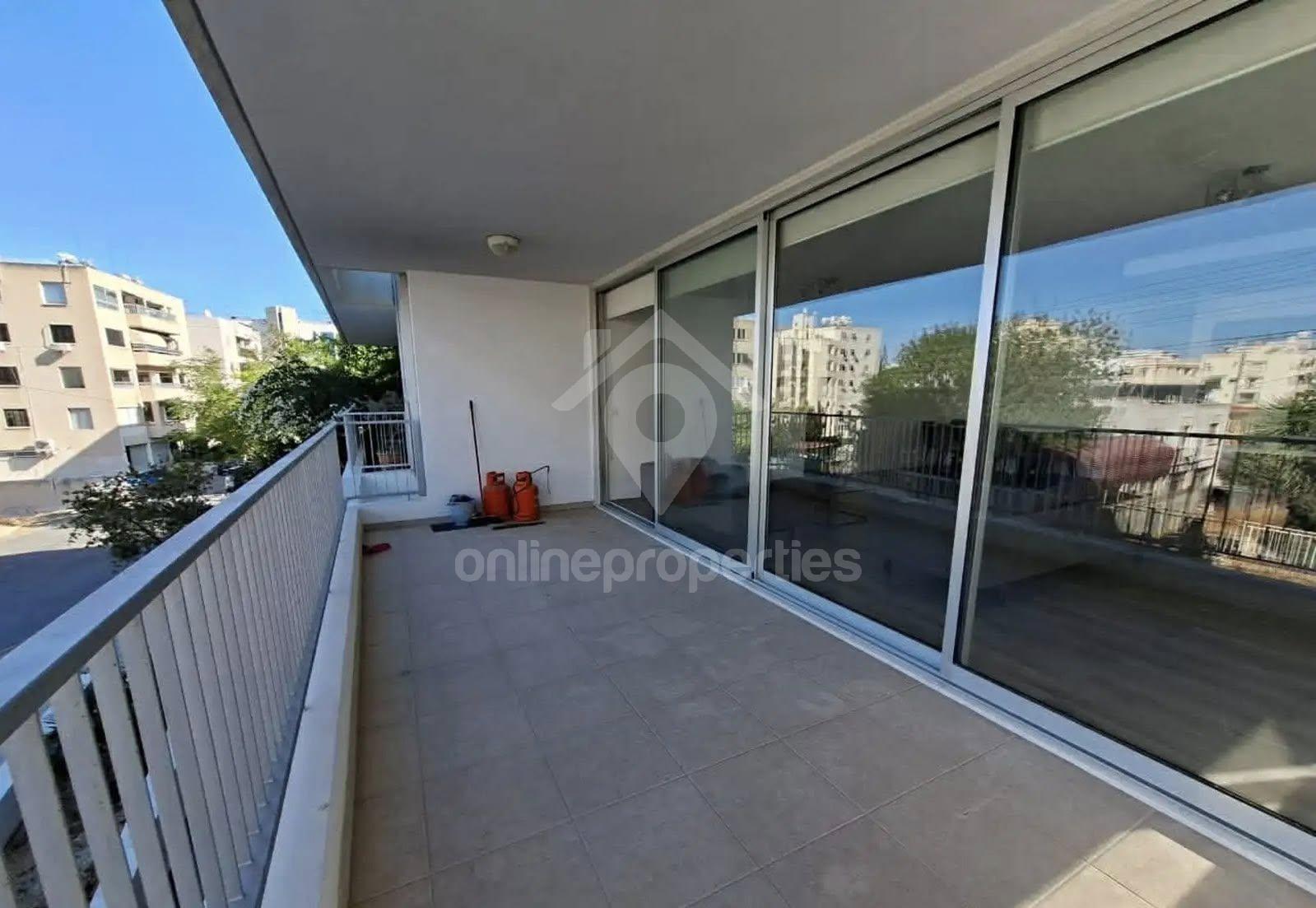 To change image, hover mouse over thumbnails below