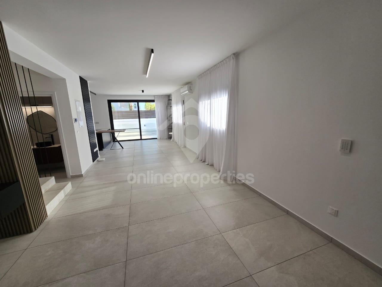 To change image, hover mouse over thumbnails below