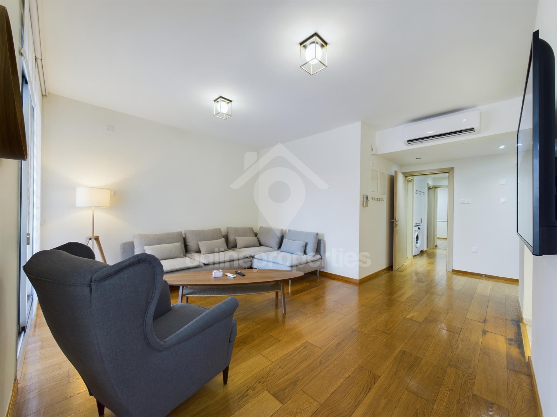 To change image, hover mouse over thumbnails below