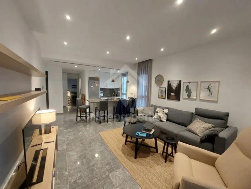 To change image, hover mouse over thumbnails below