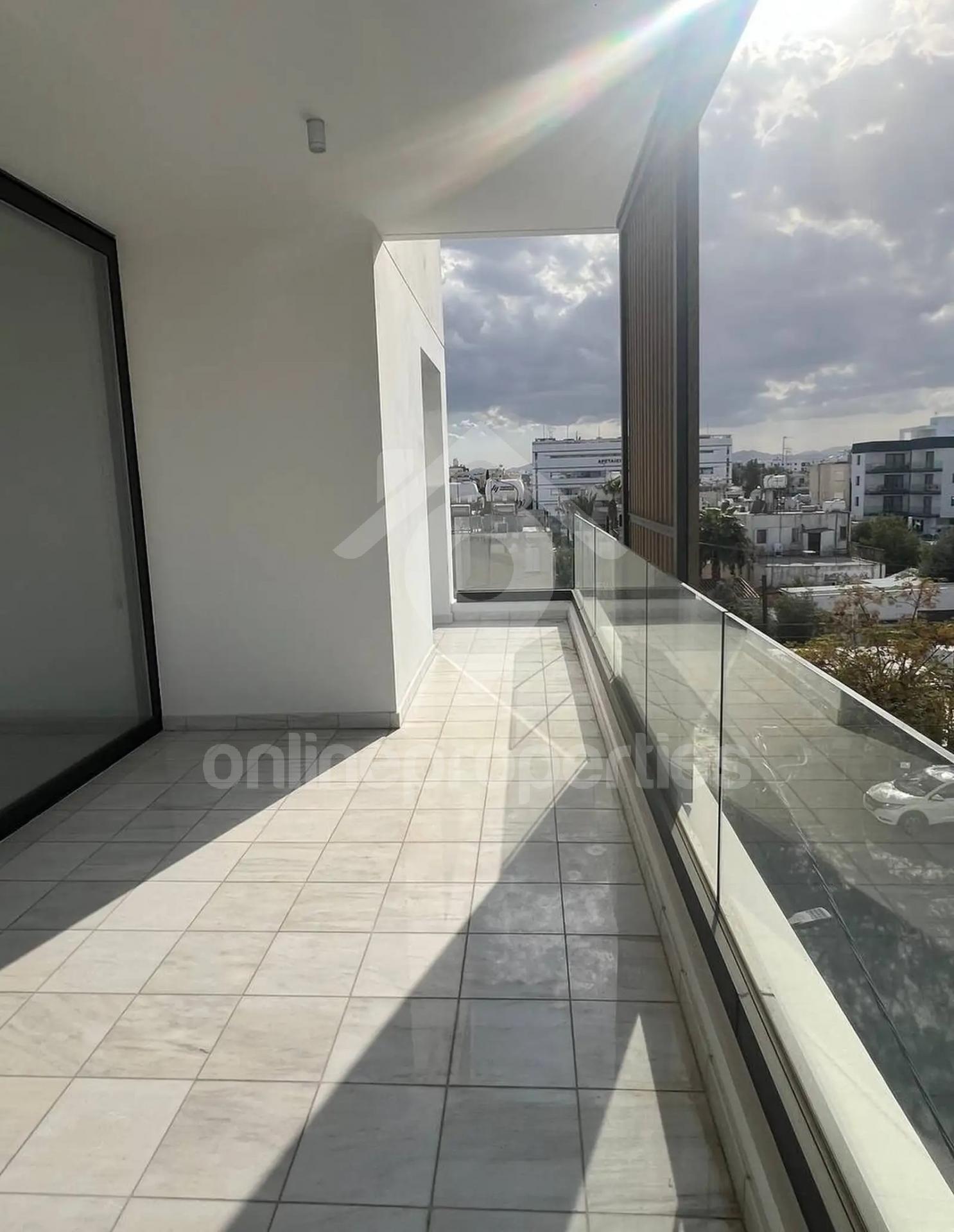 To change image, hover mouse over thumbnails below