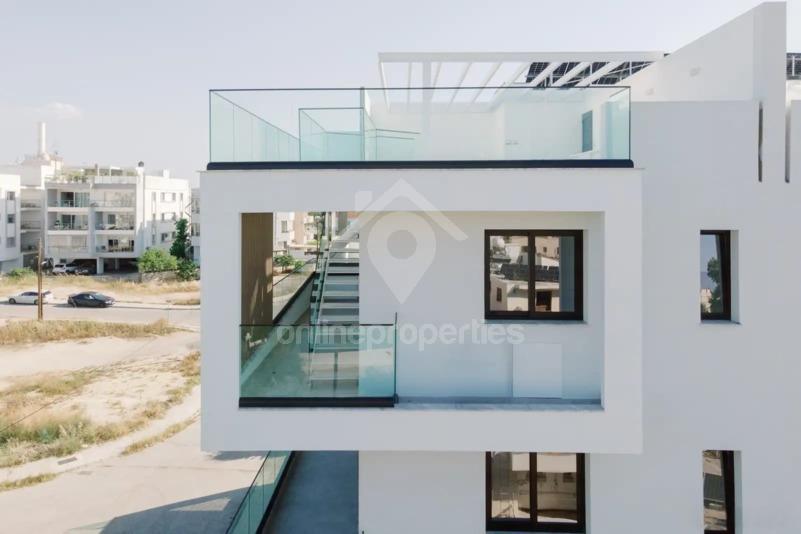 To change image, hover mouse over thumbnails below