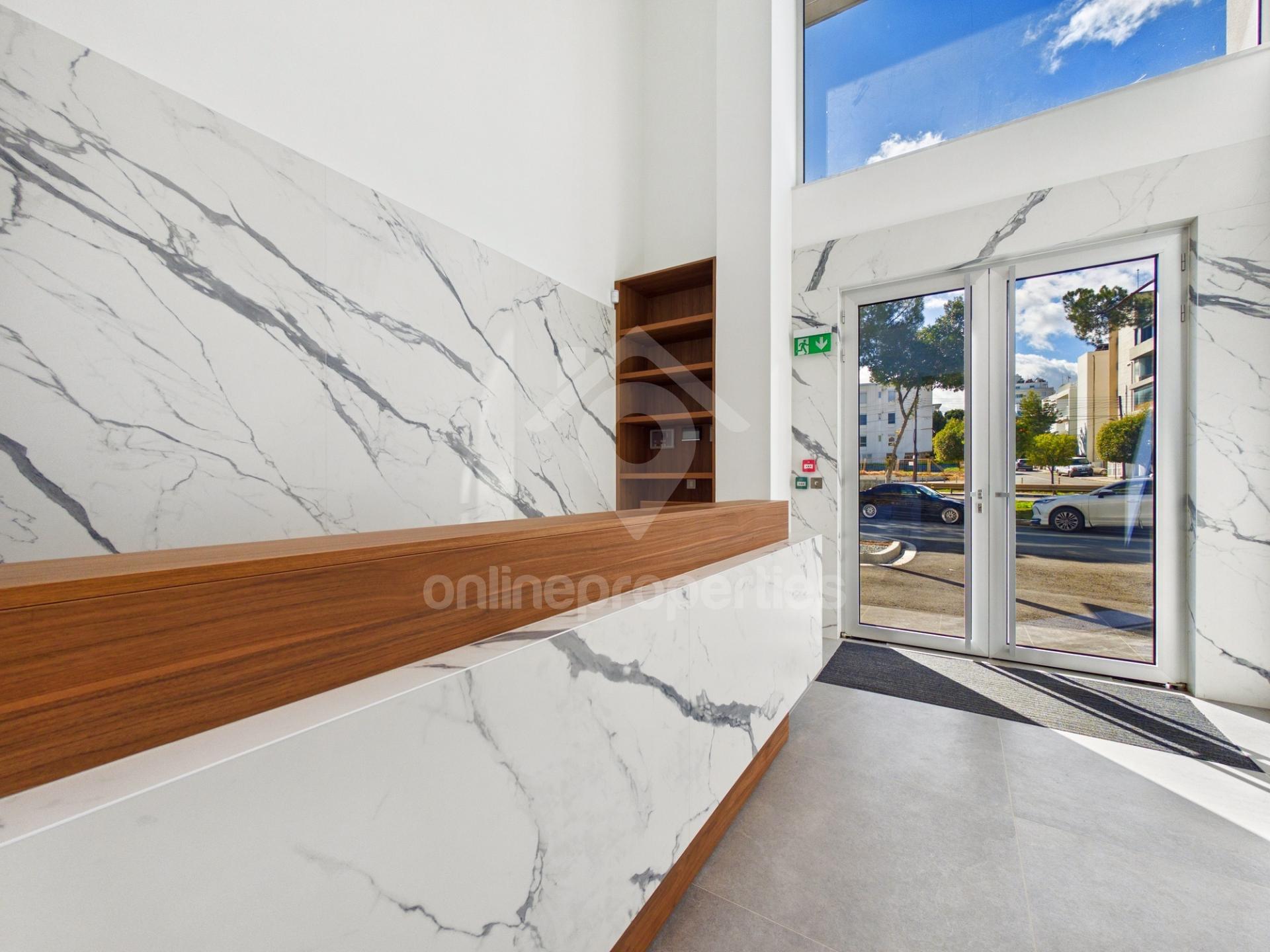 To change image, hover mouse over thumbnails below