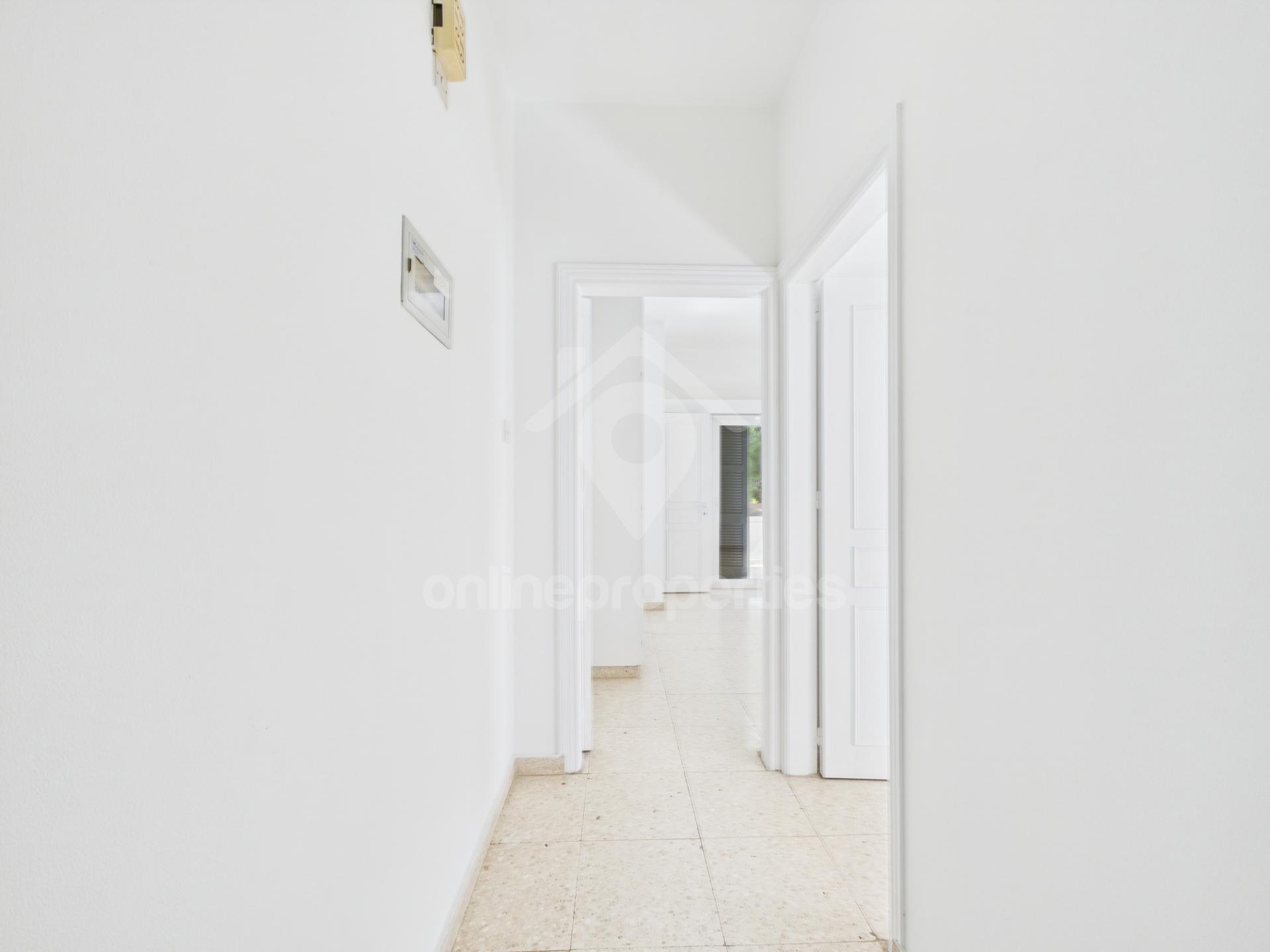 To change image, hover mouse over thumbnails below