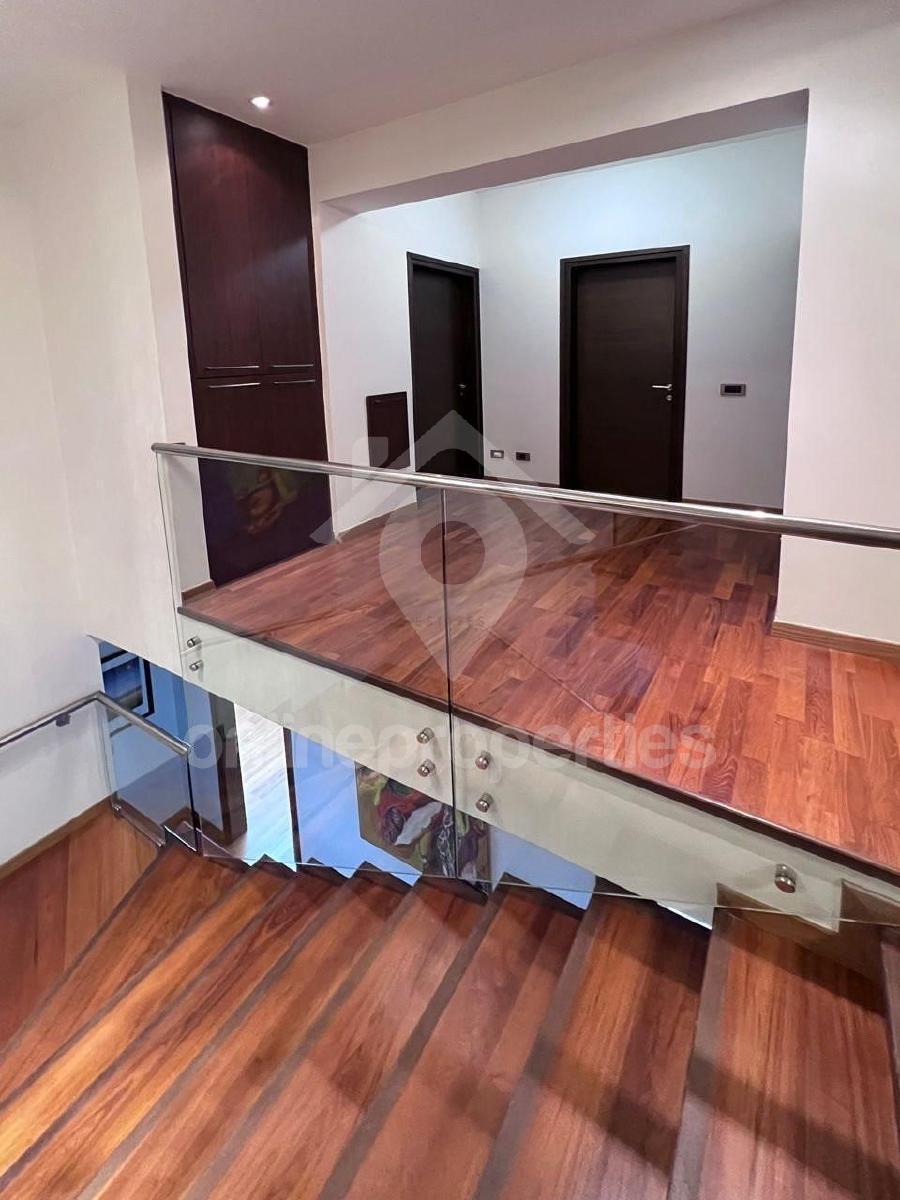 To change image, hover mouse over thumbnails below