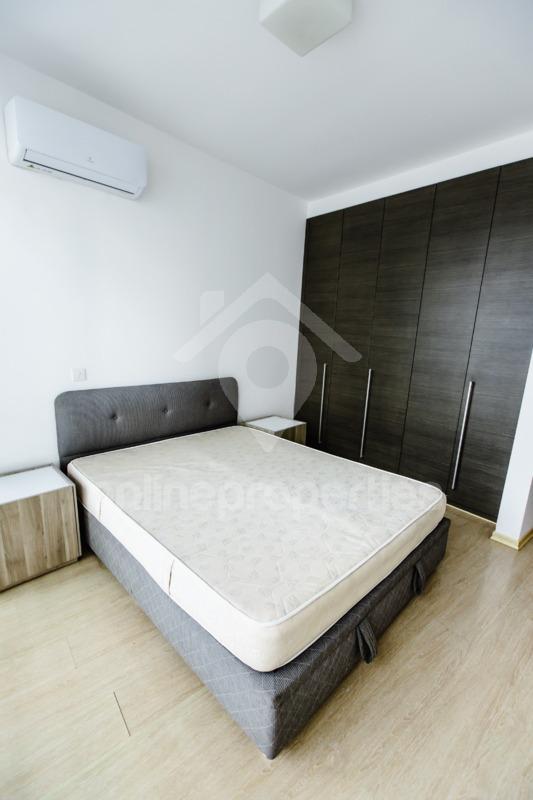 To change image, hover mouse over thumbnails below