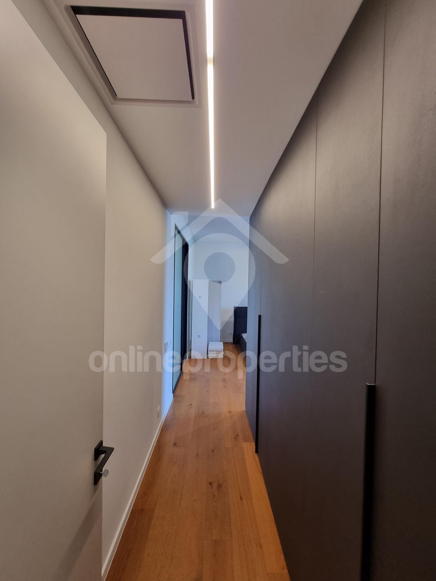 To change image, hover mouse over thumbnails below