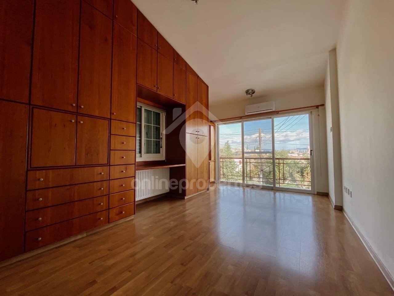 To change image, hover mouse over thumbnails below