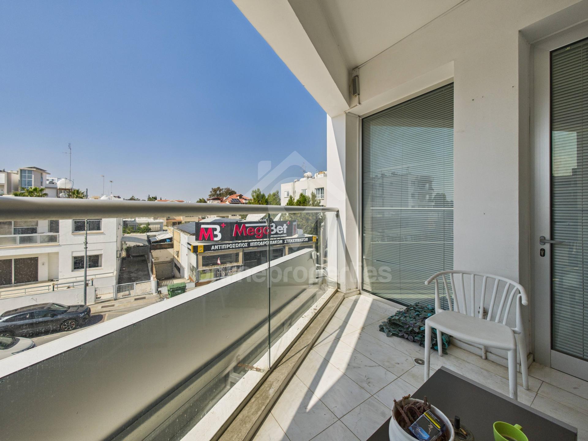 To change image, hover mouse over thumbnails below