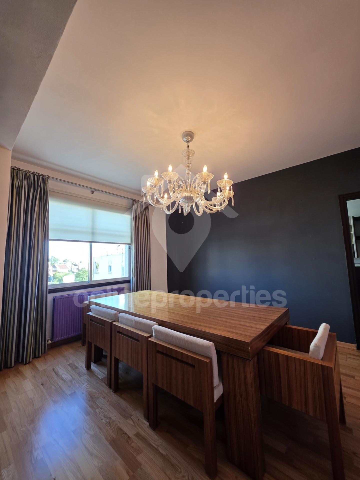 To change image, hover mouse over thumbnails below