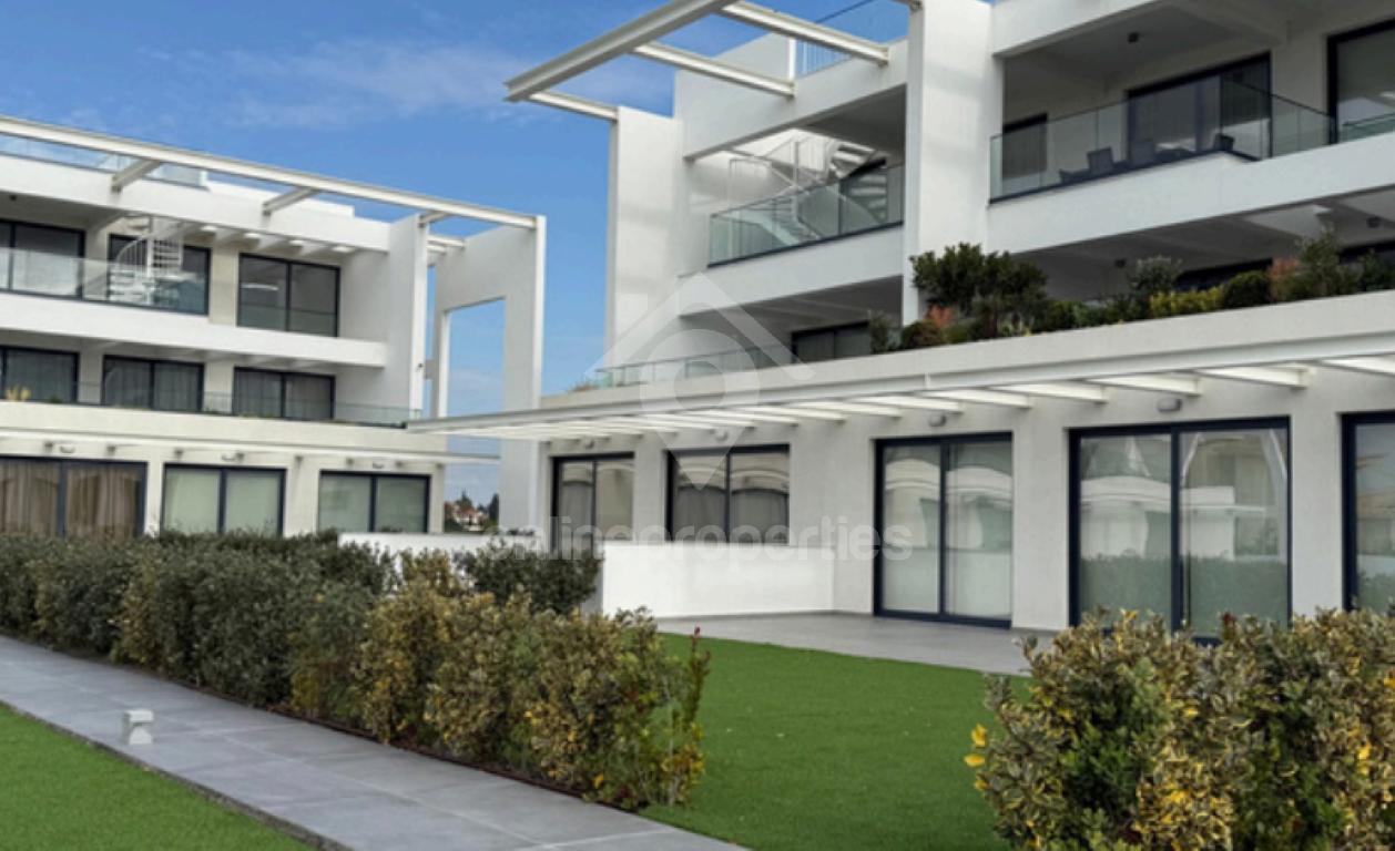 To change image, hover mouse over thumbnails below