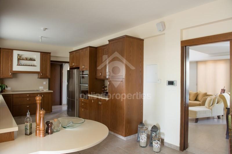 To change image, hover mouse over thumbnails below