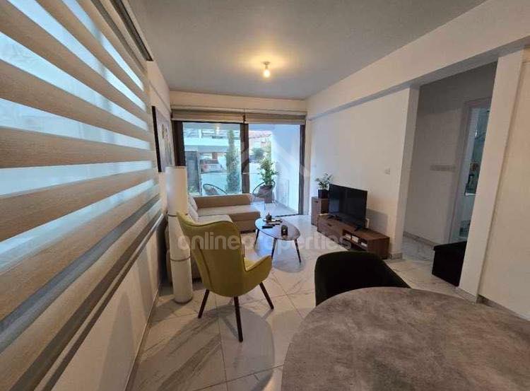 To change image, hover mouse over thumbnails below