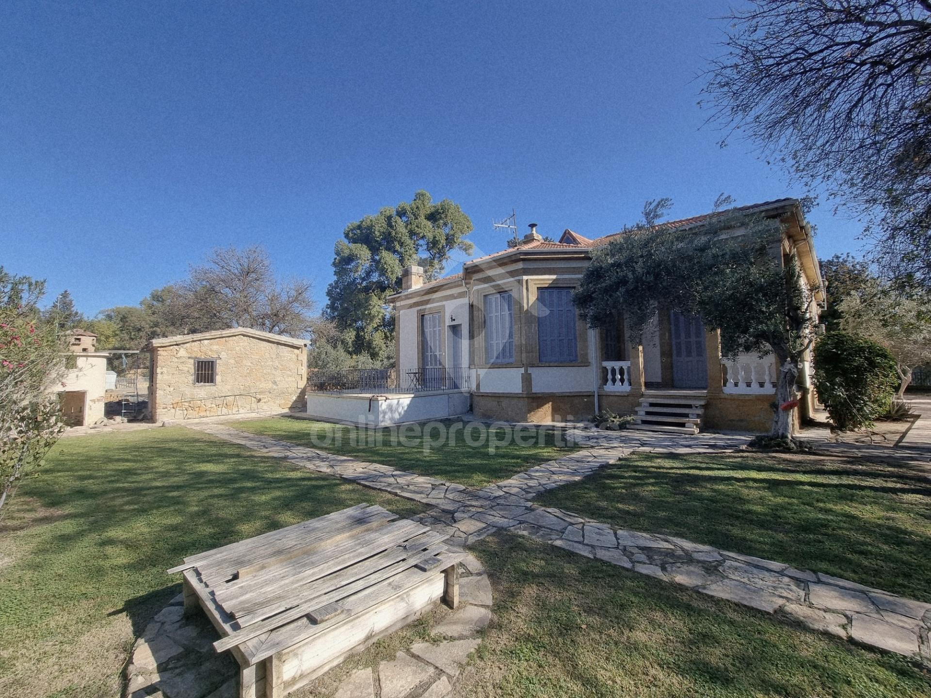 To change image, hover mouse over thumbnails below