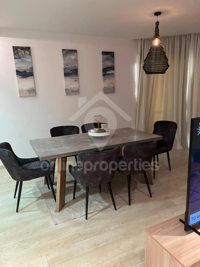 To change image, hover mouse over thumbnails below