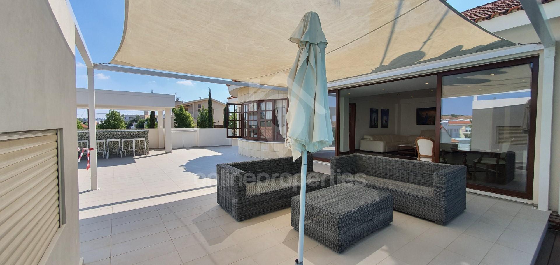 To change image, hover mouse over thumbnails below