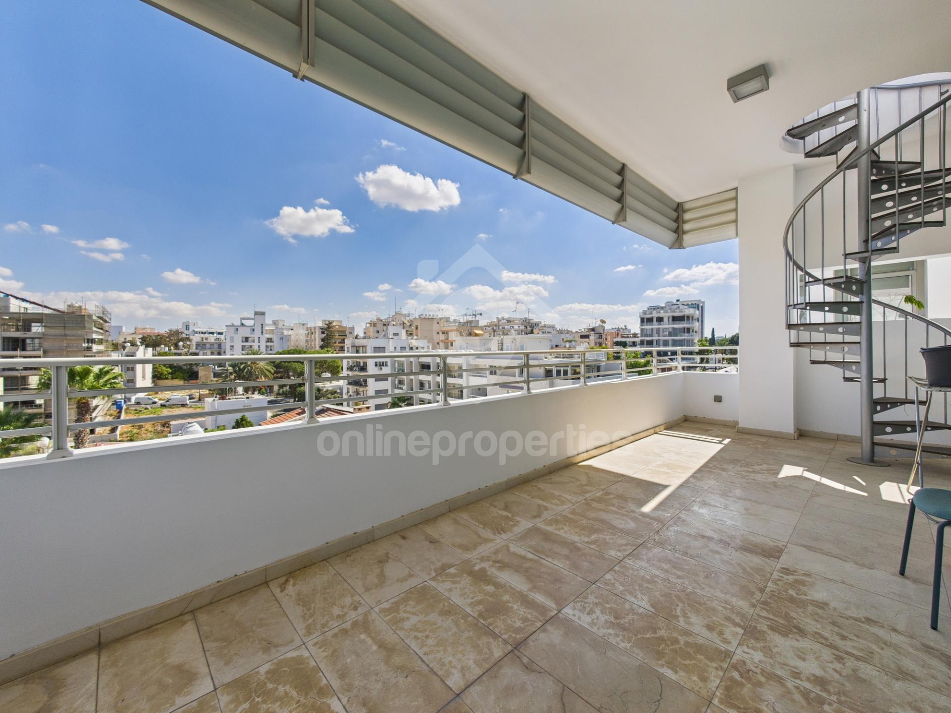 To change image, hover mouse over thumbnails below