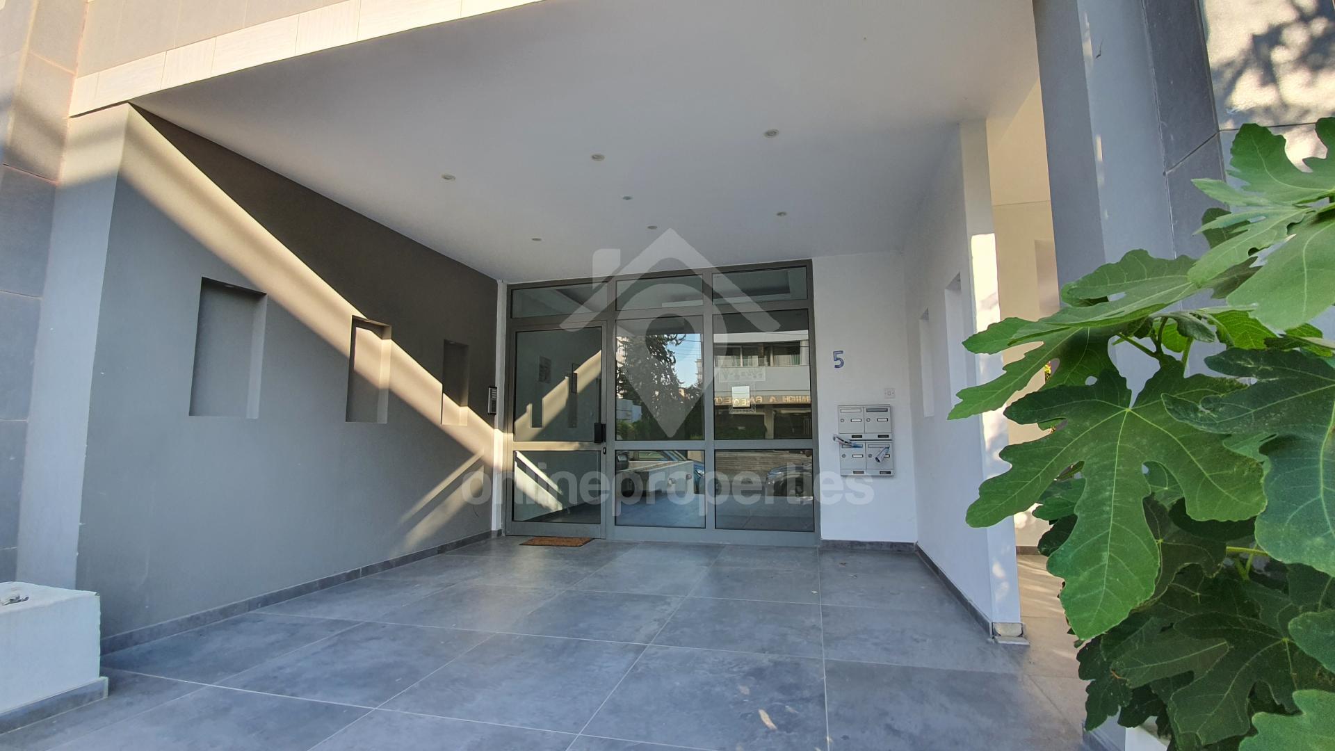 To change image, hover mouse over thumbnails below