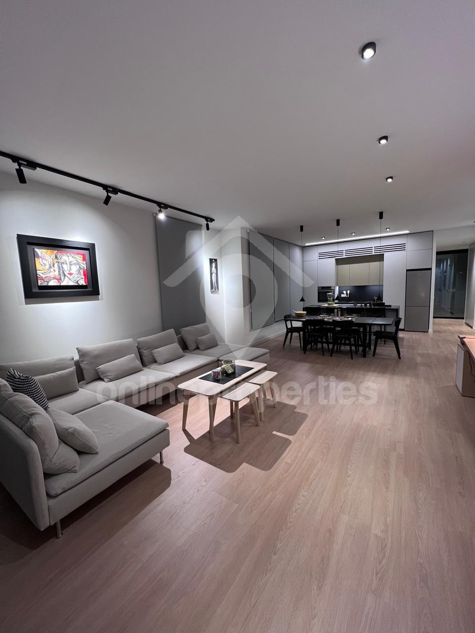 To change image, hover mouse over thumbnails below