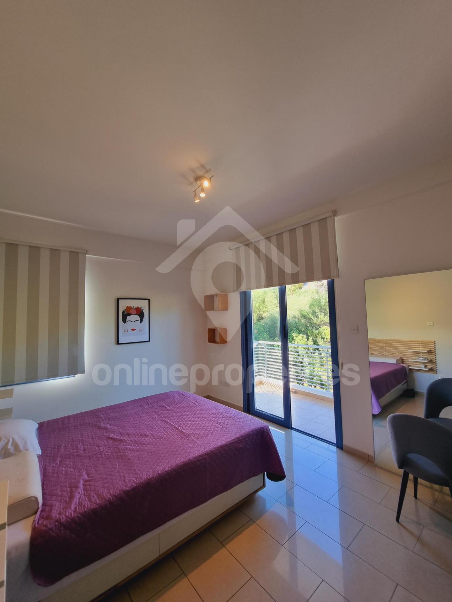 To change image, hover mouse over thumbnails below