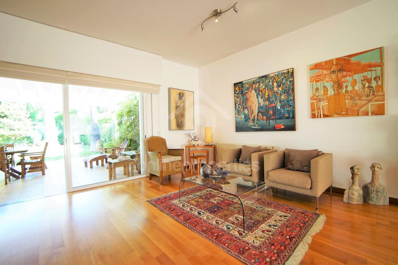 To change image, hover mouse over thumbnails below