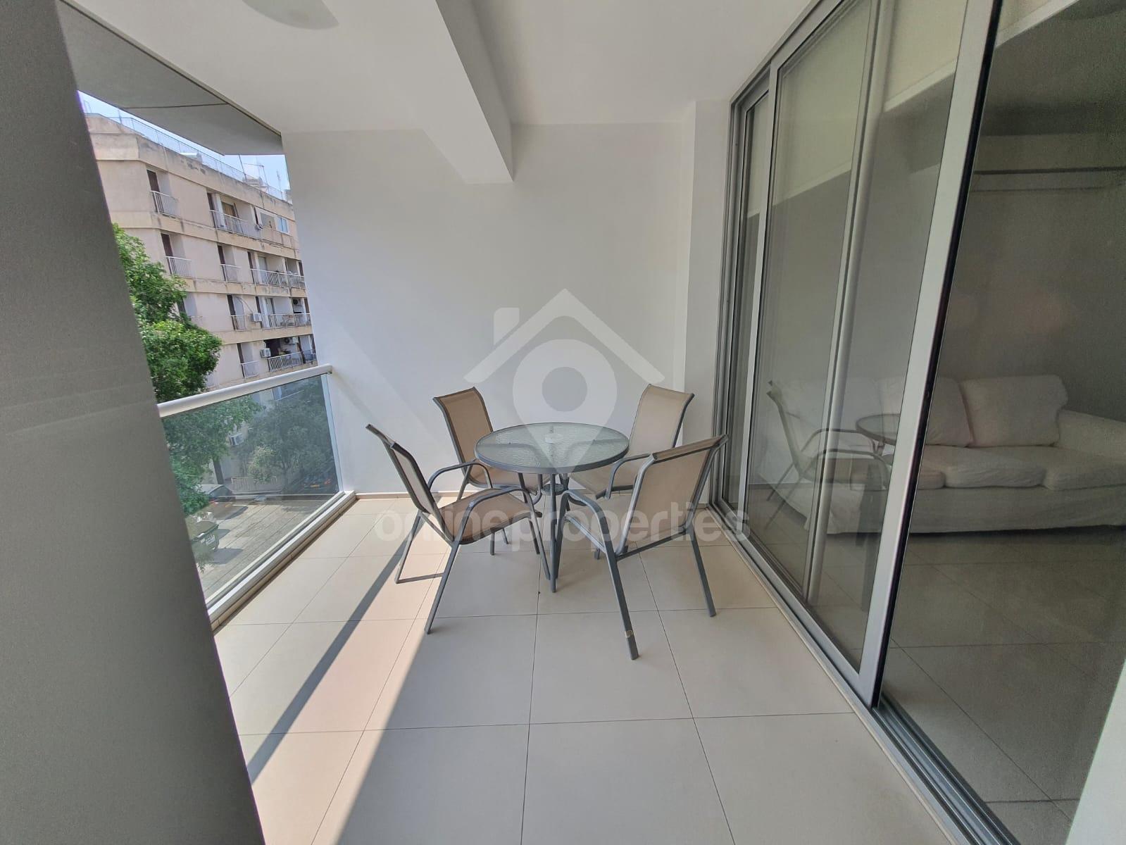 To change image, hover mouse over thumbnails below