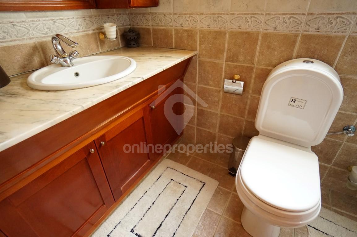 To change image, hover mouse over thumbnails below