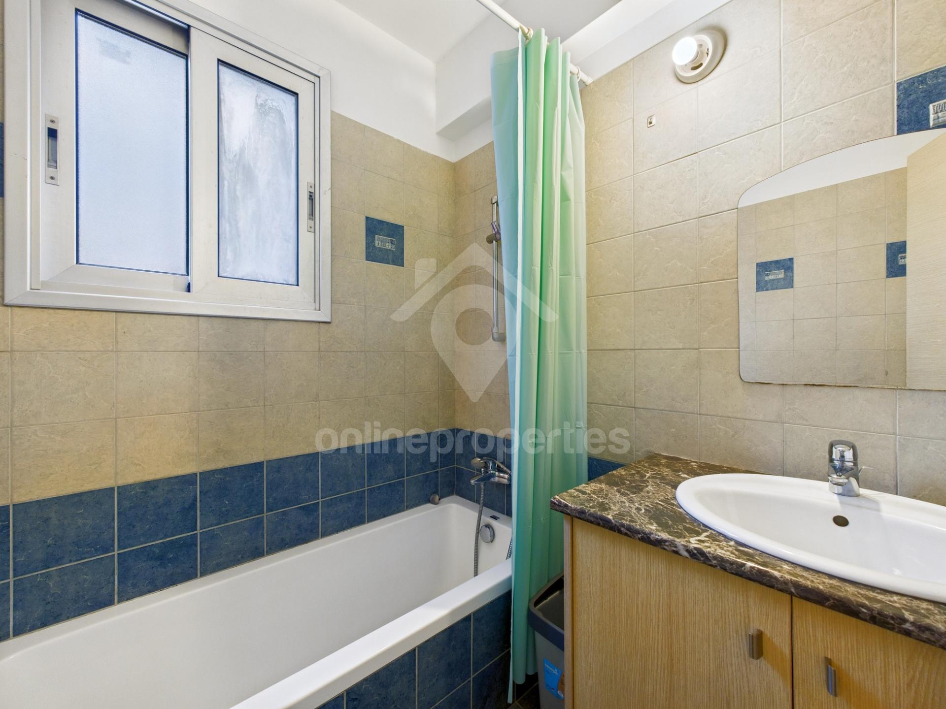 To change image, hover mouse over thumbnails below