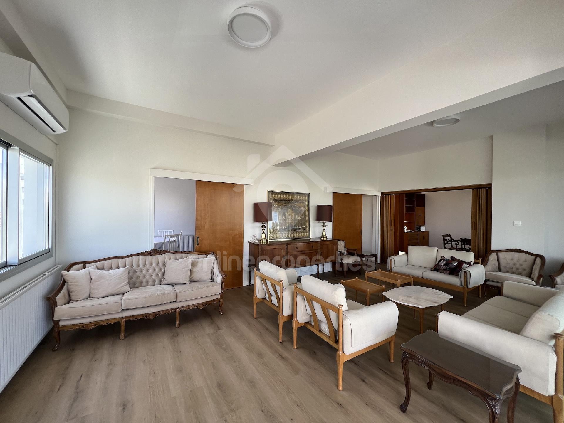 A spacious and bright 3 bedroom appartment fully renovated in 2025